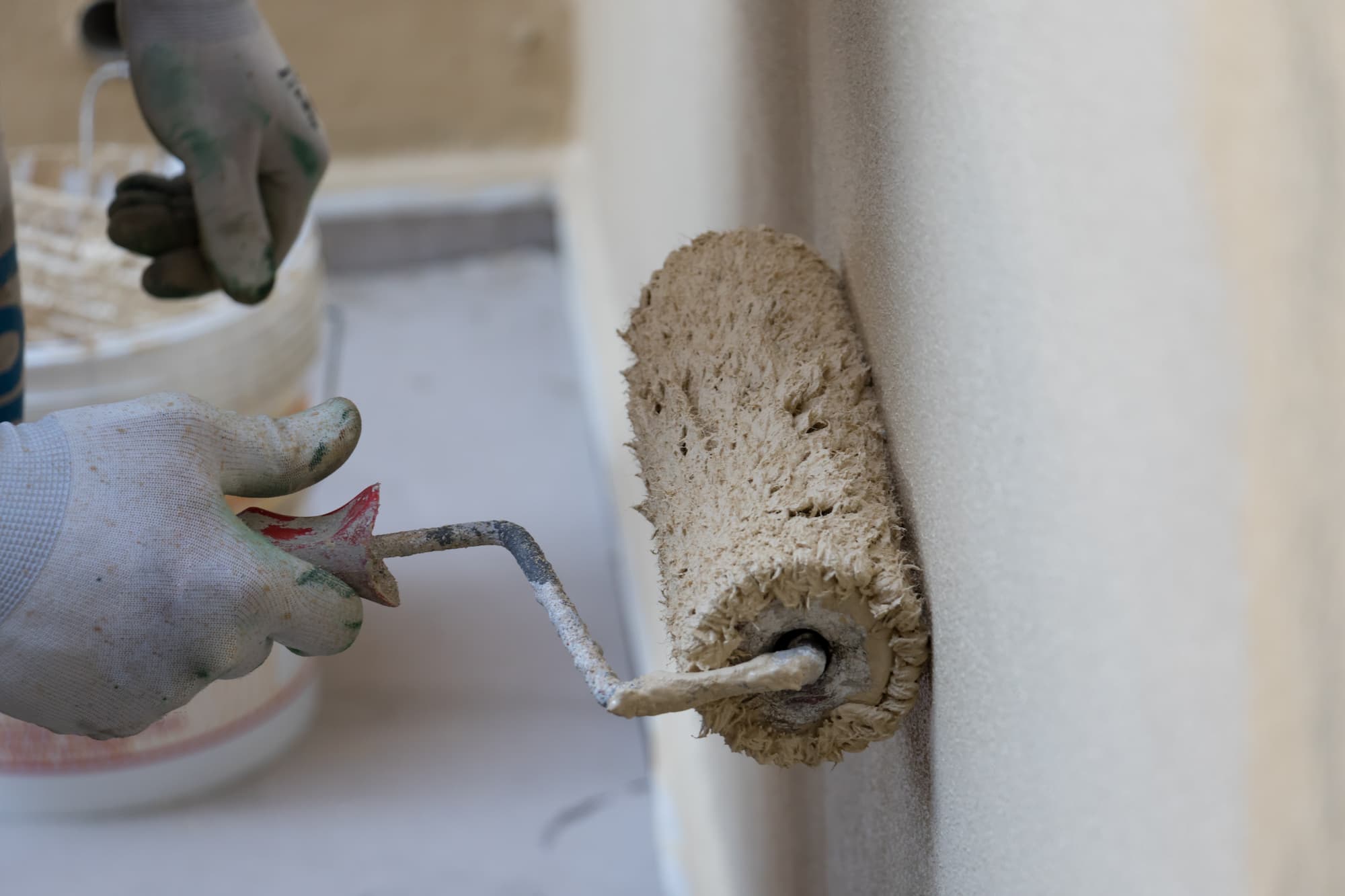 PEINTURE DE FAÇADE PEINTURE EXTÉRIEURE | Jordan Peinture Faut-il toujours poncer un mur avant une rénovation de peinture intérieure ? Thann