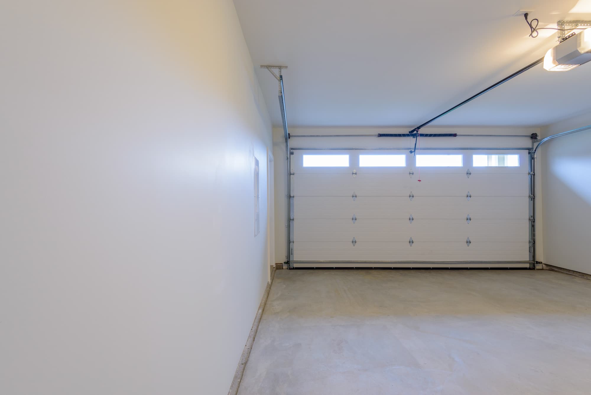ADOBESTOCK_426208962 | Jordan Peinture Peinture de sol de garage : comment choisir et appliquer la meilleure option ? Wittenheim